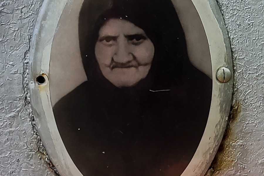 "Нельзя смотреть на фотографии умерших"