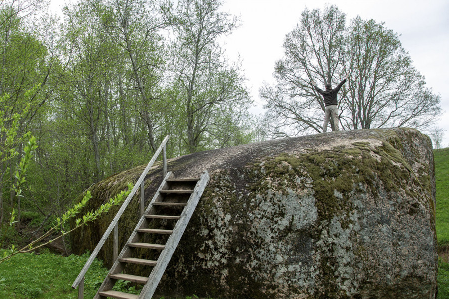 The Stone by the Village of Stone