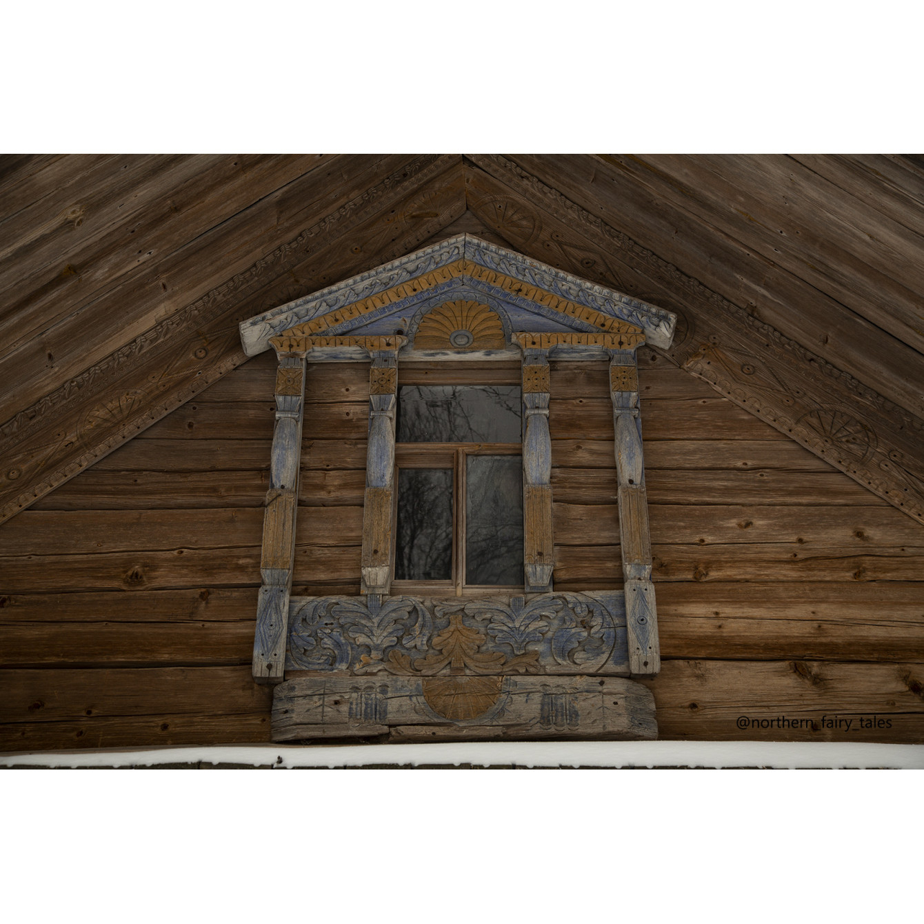 The windows of wooden houses are the mirror of their souls