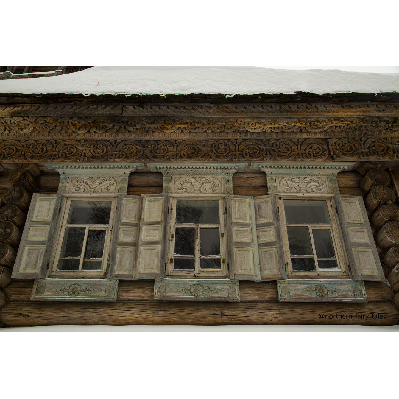 The windows of wooden houses are the mirror of their souls