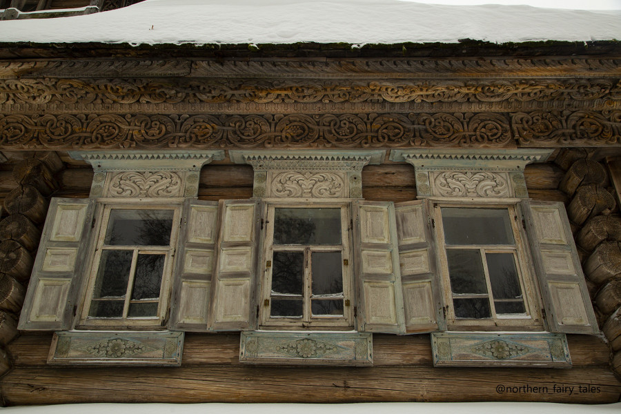 The windows of wooden houses are the mirror of their souls