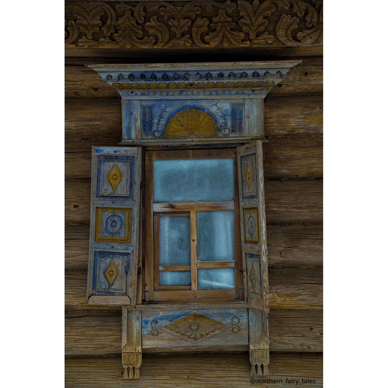 The windows of wooden houses are the mirror of their souls
